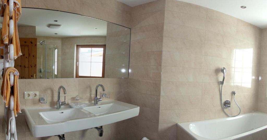 Hotel Garni Obermair Mayrhofen Δωμάτιο φωτογραφία